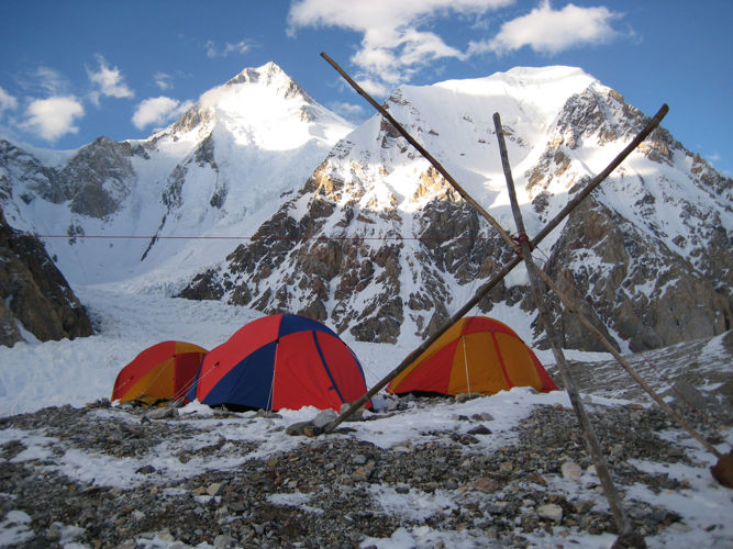 Gasherbrum 1 (8068 m) - prvovýstup JZ stěnou 