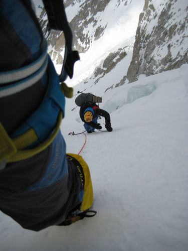 Gasherbrum 1 (8068 m) - prvovýstup JZ stěnou 